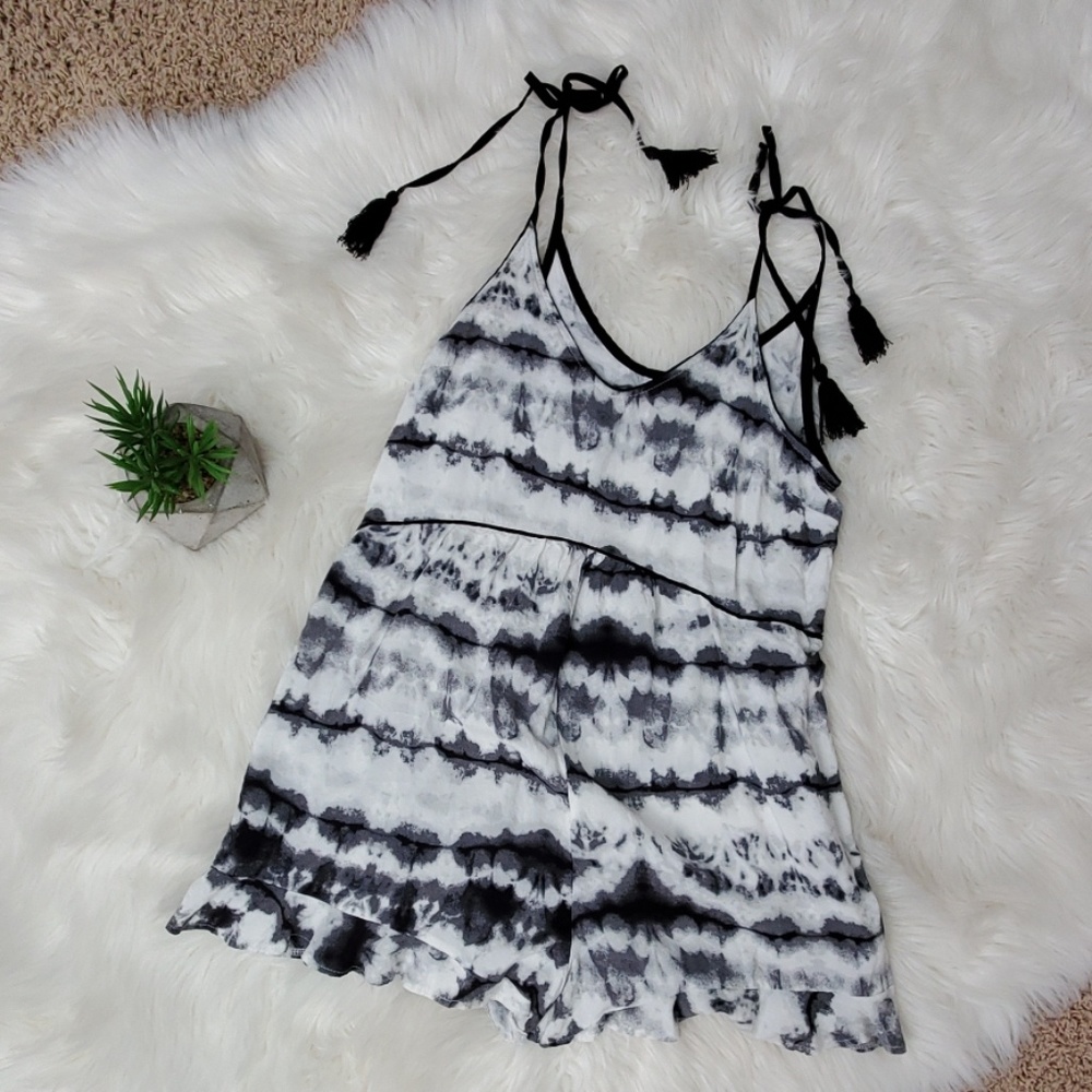 🏝Spaghetti strap romper (Used)🏝